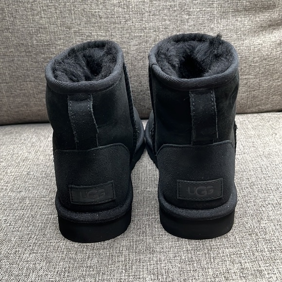 UGG Classic Mini II Genuine Shearling Lined Boot, BLACK SIZE 6 US   0398 - Picture 7 of 12